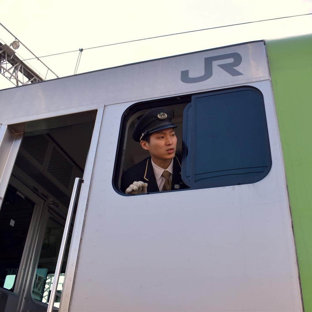 The Japan Timesさんのインスタグラム写真 - (The Japan TimesInstagram)「Over one million people use Tokyo's Yamanote Line every day. But who is the person who drives the train? The responsibility for making sure those trains arrive on time lies with drivers like Yuko Hatakeyama, who joined JR East straight after graduating from high school in his hometown of Morioka, Iwate Prefecture. "I love Tokyo ... When you’re driving on the Yamanote Line, you get to see Tokyo ... You can see a different face of Tokyo on each of the 365 days of the year." (Satoko Kawasaki photos) . . . . . . #Japan #Tokyo #trains #Yamanote #Yamanoteline #日本 #東京 #電車 #山手線 #山手 #🚉」3月23日 13時23分 - thejapantimes