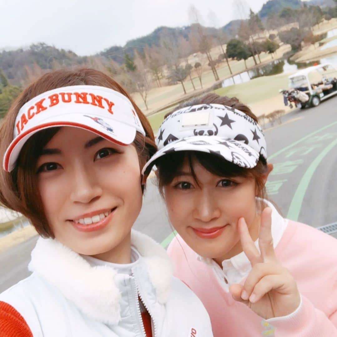 Alyssaさんのインスタグラム写真 - (AlyssaInstagram)「お初の #佐野ヒルクレスト ⛳️ コース綺麗でグリーン早かった😊♫ * 最高気温12度の予防にビビりって厚着しすぎ⛄️💦 汗かきました😂笑 (売店がもう少し充実してたら、暑さに負けてスカート買ってしまってた笑) * フロントから、今回も100切れず🙄💦 アプローチが下手っぴすぎるー。 あとやっぱりパットがノーカン😇 * メンバーに恵まれて一日楽しかった♫ くまちゃん色々教えてくれてありがとう🤗 まなちゃんはパターでのアプローチがお見事✨ うめちゃんは色々面白すぎだった😂 またよろしくです⛳️✨ * #今週末はちょっぴり遠征ゴルフ #ゴルフフェアこの時期なこと忘れてた #行きたかったなぁ #instagolf #golstagram #ゴルフ #golf #골프 #ゴルフ女子 #女子ゴルフ」3月23日 13時44分 - alyssa_golf