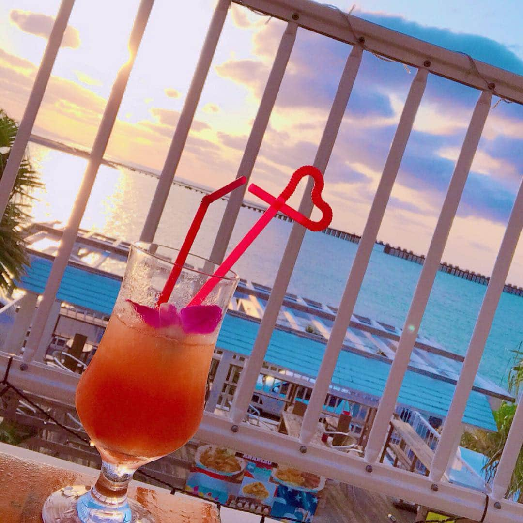 高辻千夏さんのインスタグラム写真 - (高辻千夏Instagram)「Sunset🌅 * *  #ウミカジテラス #瀬長島 #沖縄旅行 #沖縄 #오키나와 #일본여행 #여행스타그램 #Travel #ハンモックカフェ #일상 #沖縄カフェ #夕日 #Sunset #풍경 #바다 #석양」3月23日 13時37分 - chinatsujk