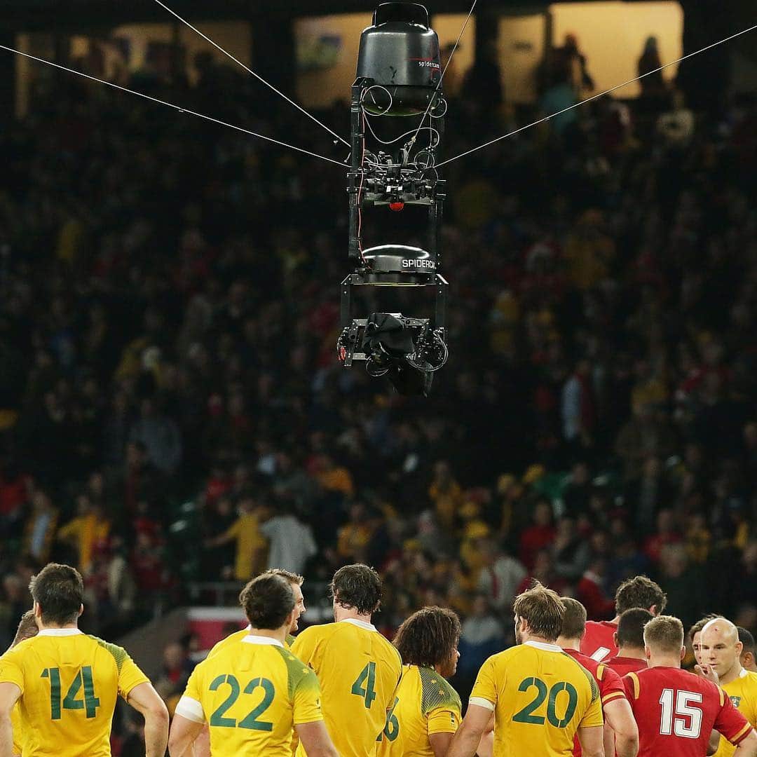 ラグビーワールドカップさんのインスタグラム写真 - (ラグビーワールドカップInstagram)「. キックやスクラムを上空からのアングルで👀✨ . これら臨場感のある映像を、ラグビーワールドカップ2015イングランド大会では、天井から吊るしたカメラで撮影しました🕸 . 全体を見渡せる、一味違った視点で楽しむことができます👍 . #今年はラグビーイヤー #RWC2019 #Rugby #Rugbygram #Sport #SpiderCam #Camera #Run #Kick #Scrum #ラグビー」3月23日 13時49分 - rugbyworldcupjp