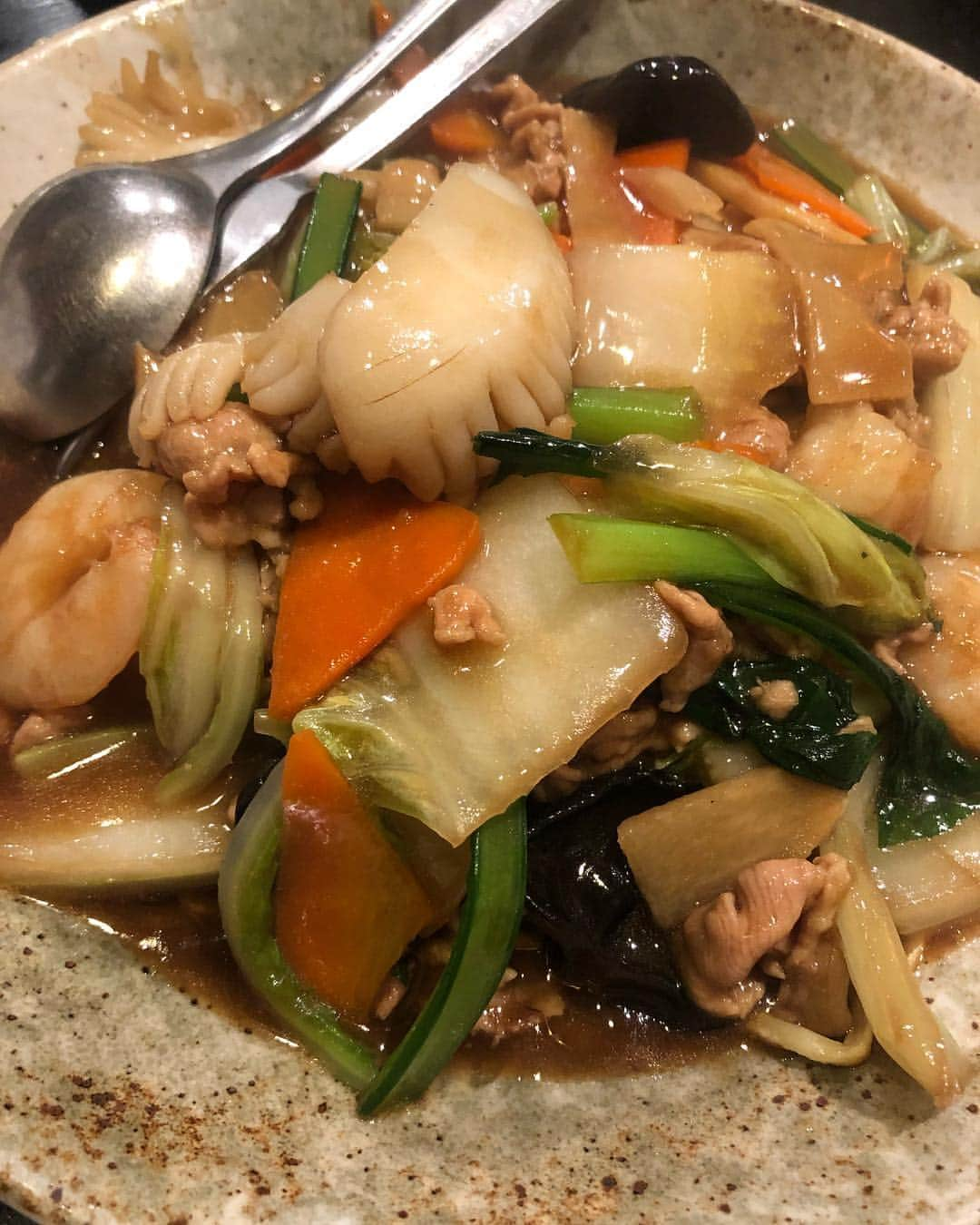 たむらけんじさんのインスタグラム写真 - (たむらけんじInstagram)「麻婆豆腐にはまらせてくれたお店『醤じゃん』が今日で閉店します。 最後にあの麻婆豆腐が食べたくて昨日行ってきました。 やっぱり美味いよなぁ〜。これ食べられへんなんのめちゃくちゃ嫌やわぁ。 麻婆豆腐だけやなくて天津飯もあんかけ焼きそばも美味すぎねん！！ 『醤じゃん』復活の為にちょっとなにやら仕掛けてみようと思いますので、その時は皆さんの力を貸してください。前もゆうたけど、この味無くすのは人類凄い損失ですから！！ ひとまず、大将、奥さんお疲れ様でした！！絶対に復活しましょう！！！ #たむけん #グルメ #中華 #大阪 #福島」3月23日 14時01分 - tamuradojou