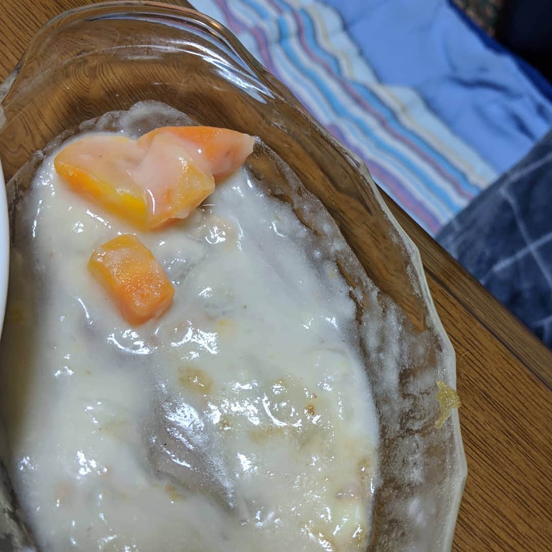 山田幸代さんのインスタグラム写真 - (山田幸代Instagram)「昨日、関西出張があったので久しぶりに日帰りで実家にかーちゃんのご飯を食べに行きました。 やっぱり、おかーさんのご飯ってなぜホッとする。 クリームシチューだったけど、うちのおとうちゃまが… 人参、残す子供みたいにー!!(笑) 面白くて写真撮っちゃった。 #おうちごはん #実家 #落ち着く場所 #父ちゃん #人参嫌い #かわいい」3月23日 14時05分 - lacrosseplayer_sachiyoyamada