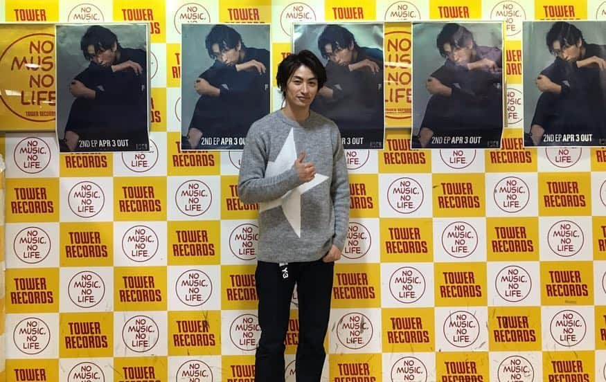 伊万里有さんのインスタグラム写真 - (伊万里有Instagram)「伊万里有2nd EP「MY LOVE IS...」TOWER RECORDS 新宿店リリースイベントでした🔥 次は2日後✨アニメイト新宿店です！パニックハウスの人も一緒です！！ #伊万里有 #myloveis #離さないで」3月23日 14時16分 - imariyu_official