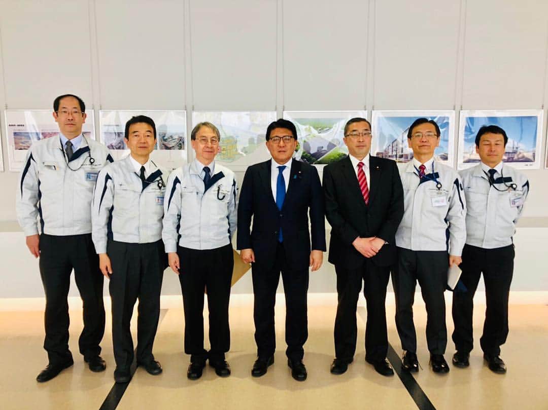 平井卓也さんのインスタグラム写真 - (平井卓也Instagram)「豊田中央研究所を訪問。豊田佐吉翁の「研究と創造に心を致し、常に時流に先んずべし」の遺訓に学び、基礎的な研究を実施する研究所です。自動車技術をコアに、まさにムーンショットと言えるような研究から実用化に近い研究まで、視察させていただきました。ありがとうございました！ #平井卓也 #豊田中央研究所 #トヨタ #toyota」3月23日 14時28分 - hiratakuchan0125