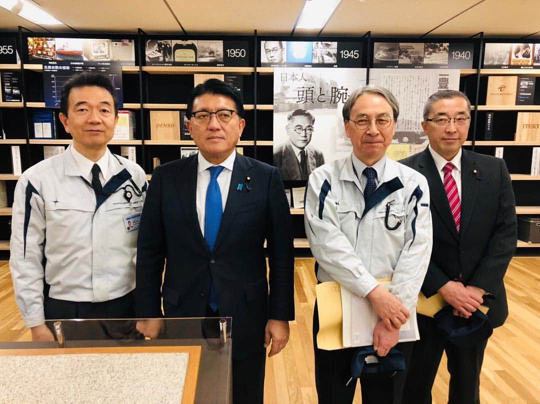 平井卓也さんのインスタグラム写真 - (平井卓也Instagram)「豊田中央研究所を訪問。豊田佐吉翁の「研究と創造に心を致し、常に時流に先んずべし」の遺訓に学び、基礎的な研究を実施する研究所です。自動車技術をコアに、まさにムーンショットと言えるような研究から実用化に近い研究まで、視察させていただきました。ありがとうございました！ #平井卓也 #豊田中央研究所 #トヨタ #toyota」3月23日 14時28分 - hiratakuchan0125