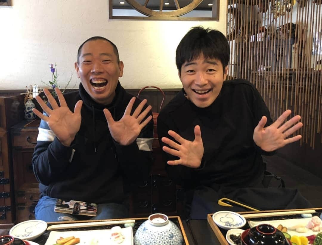 松本康太さんのインスタグラム写真 - (松本康太Instagram)「京都よしもと祇園花月出番で、くまだまさしさんに『ぶぶ家』のお茶漬けをご馳走になりました♪祇園花月の近くにあるお店でとても美味しいのです♪  #お茶漬け#京都 #祇園 #よしもと祇園花月 #お漬物 #漬物 #川勝 #ぶぶ家 #くまだまさし さんに#ジャルジャル #ジャルジャル後藤 くん#レギュラー松本 #あるある探検隊 #ランチ #京都ランチ #ぶぶ漬け」3月23日 14時54分 - aruarutankentai.matsumoto