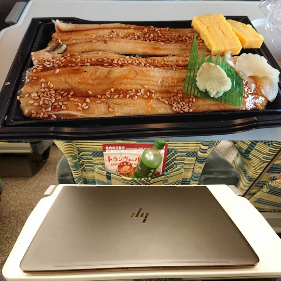 田畑祐一さんのインスタグラム写真 - (田畑祐一Instagram)「いざ！長岡！ お弁当食べてから新幹線の中でも資料作ろうと思ったら、トンネル多過ぎて電波が来ない・・・(*´ω｀*) #njpw #新日本プロレスリング #長岡 #njc」3月23日 14時48分 - tabatayuichi