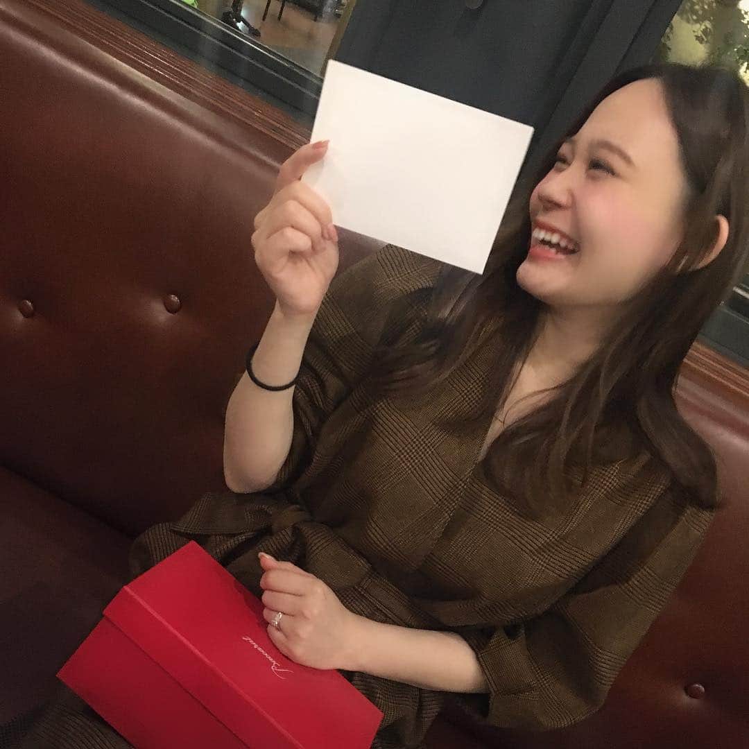 本田しおりのインスタグラム：「久保がお祝いしてくれました♡  お手紙とプレゼントまでもらって 嬉しい楽しい癒しタイムやた  ありがとう久保♡ 幸せ♡  @erisa_kubo  @baccarat」