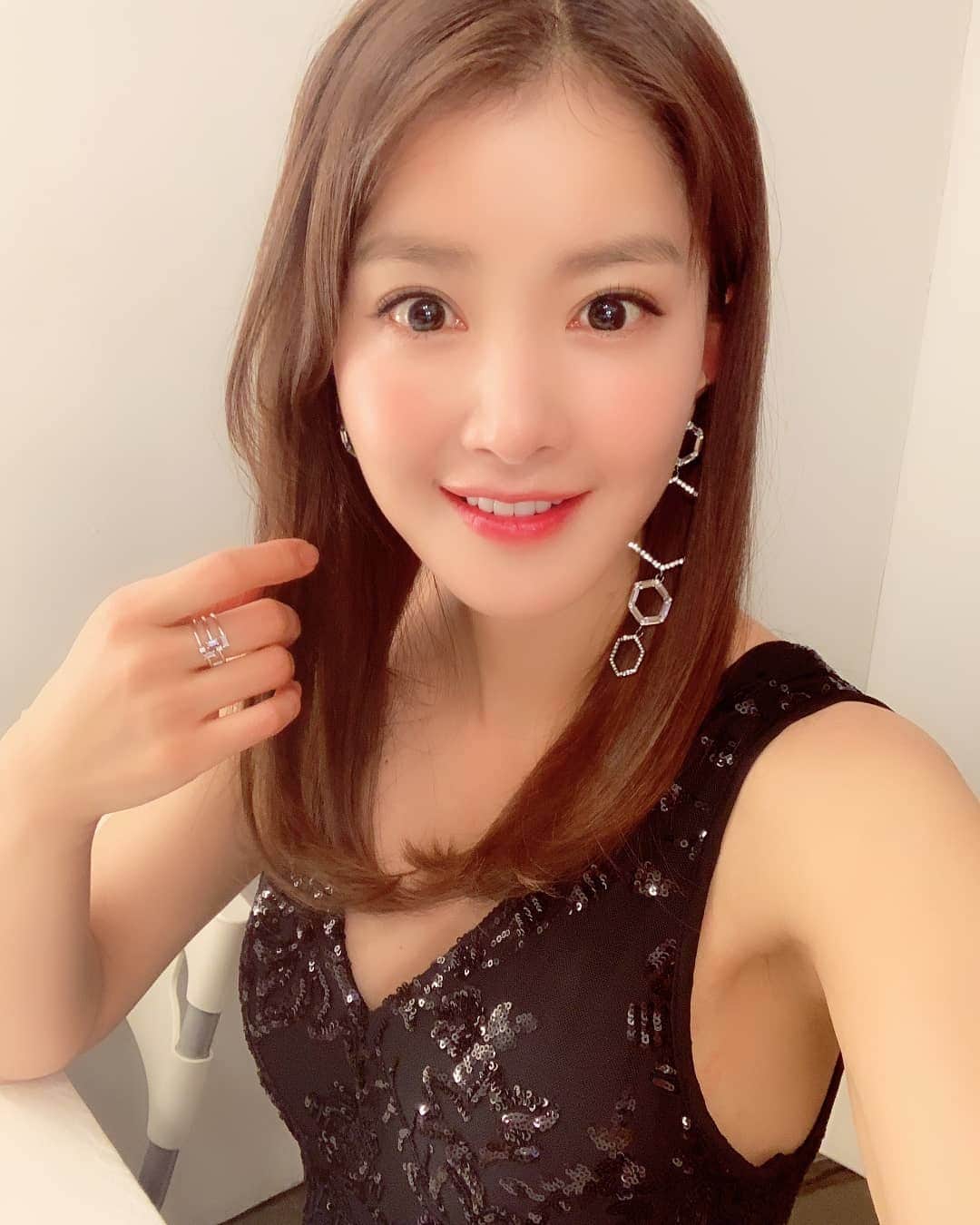 イ・シヨンさんのインスタグラム写真 - (イ・シヨンInstagram)「머리폈썹⚡⚡⚡」3月23日 14時51分 - leesiyoung38