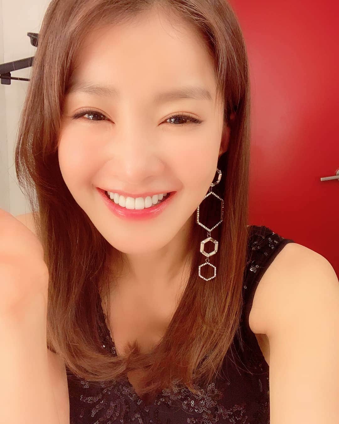 イ・シヨンさんのインスタグラム写真 - (イ・シヨンInstagram)「머리폈썹⚡⚡⚡」3月23日 14時51分 - leesiyoung38