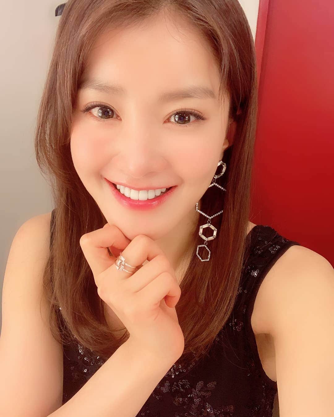 イ・シヨンさんのインスタグラム写真 - (イ・シヨンInstagram)「머리폈썹⚡⚡⚡」3月23日 14時51分 - leesiyoung38