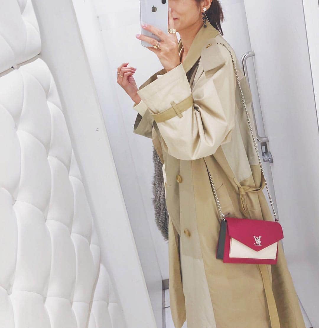 eiko kagamiさんのインスタグラム写真 - (eiko kagamiInstagram)「渋谷MODIで開催されている純白専科のイベントへご招待頂き参加してきました♡ 動画に自分の『美白サイン』を書くと嬉しいトライアルセットが貰えます😳🧡 ちなみに私の美白サインは「春旅行」🌸 旅行にもピッタリなプレゼントを頂けて大満足😍 イベントは本日20時まで♡ ぜひ皆さまもぜひ美白サインを書いてプレゼントを受け取ってきてください🥰💓 . . . #純白専科#美白サイン #pr#渋谷MODI #春コーデ #ママコーデ#大人カジュアル #渋谷#休日 #照明のアングルと #書いてるとき #プリクラ思い出す🤣」3月23日 15時02分 - eikooo7