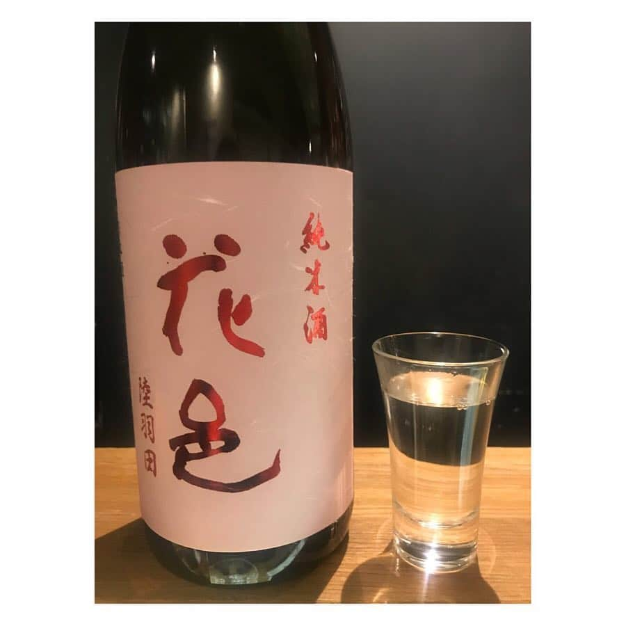 中村果生莉さんのインスタグラム写真 - (中村果生莉Instagram)「🍶 . . サッポロビールイメージガールの任期が終わってから、1年に１回ミーティングをして現状報告する会。笑  任期から10年が経とうとしてます。  いや、経ったのか？！ その時、帯同してくれていたスタッフさんとまだこうして会えるって凄いなぁ。  あの年は、本当に怒涛だった。  1番大きなトランクを引き連れて、ほぼ家に帰らず全国を回り続けるキャラバンの日々。  だから帯同スタッフさんとは家族以上に一緒にいて、色々なことを乗り越えて、色んな感情も共有して、たくさんぶつかりもした分、深い絆が出来た。(...と私は思ってますw)  あの年を超える年は正直これからも来ないと思うくらい濃い1年で私にとって芸能生活の転機でもあった感謝でしかない年でした。  10年経っても仕事の域を超えて、思い出話と今とこれからの話を対等に出来るようになったことが不思議でもあり、嬉しくもある。  だからこの恒例行事は外せないんだな。笑  もうこの会、4年に１回でいいよ！笑 オリンピックと同じでよくない？  と言われ続けたけど、懲りずに1年に１回会います。  強制です。笑  365日の1日なんだから我慢してくれればいいのに!!笑  最後には渋々了承してくれたはずなので、また来年、この時期に(^^)笑 . . #サッポロビール #イメージガール #ミーティング #スタッフ さん #ありがとうございました  #日本酒 の会 #大人～」3月23日 14時55分 - kaori.nakamura_0226