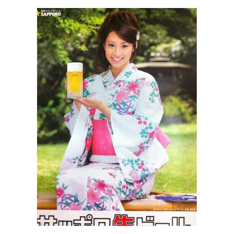 中村果生莉さんのインスタグラム写真 - (中村果生莉Instagram)「🍶 . . サッポロビールイメージガールの任期が終わってから、1年に１回ミーティングをして現状報告する会。笑  任期から10年が経とうとしてます。  いや、経ったのか？！ その時、帯同してくれていたスタッフさんとまだこうして会えるって凄いなぁ。  あの年は、本当に怒涛だった。  1番大きなトランクを引き連れて、ほぼ家に帰らず全国を回り続けるキャラバンの日々。  だから帯同スタッフさんとは家族以上に一緒にいて、色々なことを乗り越えて、色んな感情も共有して、たくさんぶつかりもした分、深い絆が出来た。(...と私は思ってますw)  あの年を超える年は正直これからも来ないと思うくらい濃い1年で私にとって芸能生活の転機でもあった感謝でしかない年でした。  10年経っても仕事の域を超えて、思い出話と今とこれからの話を対等に出来るようになったことが不思議でもあり、嬉しくもある。  だからこの恒例行事は外せないんだな。笑  もうこの会、4年に１回でいいよ！笑 オリンピックと同じでよくない？  と言われ続けたけど、懲りずに1年に１回会います。  強制です。笑  365日の1日なんだから我慢してくれればいいのに!!笑  最後には渋々了承してくれたはずなので、また来年、この時期に(^^)笑 . . #サッポロビール #イメージガール #ミーティング #スタッフ さん #ありがとうございました  #日本酒 の会 #大人～」3月23日 14時55分 - kaori.nakamura_0226