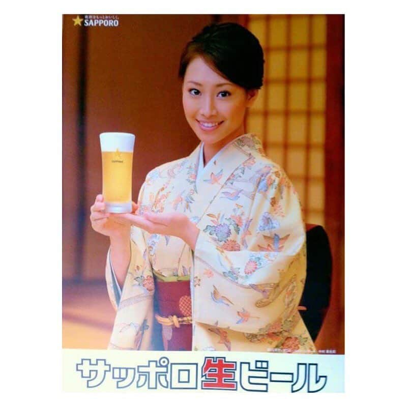 中村果生莉さんのインスタグラム写真 - (中村果生莉Instagram)「🍶 . . サッポロビールイメージガールの任期が終わってから、1年に１回ミーティングをして現状報告する会。笑  任期から10年が経とうとしてます。  いや、経ったのか？！ その時、帯同してくれていたスタッフさんとまだこうして会えるって凄いなぁ。  あの年は、本当に怒涛だった。  1番大きなトランクを引き連れて、ほぼ家に帰らず全国を回り続けるキャラバンの日々。  だから帯同スタッフさんとは家族以上に一緒にいて、色々なことを乗り越えて、色んな感情も共有して、たくさんぶつかりもした分、深い絆が出来た。(...と私は思ってますw)  あの年を超える年は正直これからも来ないと思うくらい濃い1年で私にとって芸能生活の転機でもあった感謝でしかない年でした。  10年経っても仕事の域を超えて、思い出話と今とこれからの話を対等に出来るようになったことが不思議でもあり、嬉しくもある。  だからこの恒例行事は外せないんだな。笑  もうこの会、4年に１回でいいよ！笑 オリンピックと同じでよくない？  と言われ続けたけど、懲りずに1年に１回会います。  強制です。笑  365日の1日なんだから我慢してくれればいいのに!!笑  最後には渋々了承してくれたはずなので、また来年、この時期に(^^)笑 . . #サッポロビール #イメージガール #ミーティング #スタッフ さん #ありがとうございました  #日本酒 の会 #大人～」3月23日 14時55分 - kaori.nakamura_0226