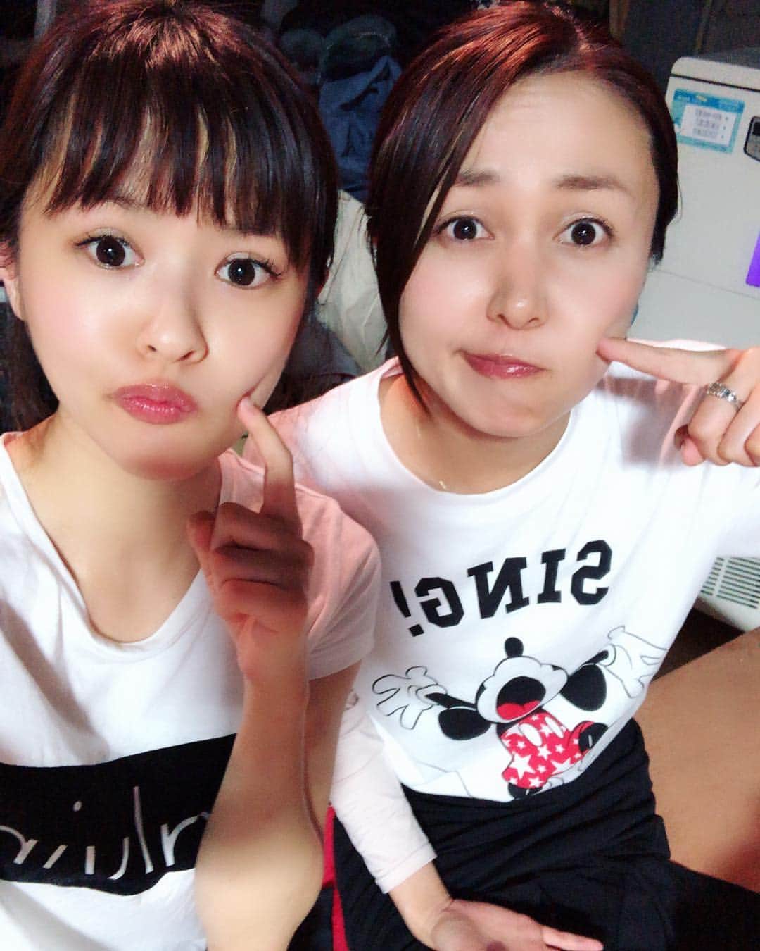 昆夏美のインスタグラム：「. こんにちは♡ レミゼのお稽古順調に進んでますっ。 演出家のクリスからの細かなディレクションにより エポニーヌをまた1から考えることが出来てます。 改めて腑に落ちることが多いんだよな、 クリスの言うことは。 難しいけど、、まだもがき続けます！ 今日もこれから稽古です。 また一つ何かを得られますように。 . いつも仲良くしてくれてる #華花 ちゃん 2013年レミからずっと一緒♡ . #レミゼラブル #lesmisérables」