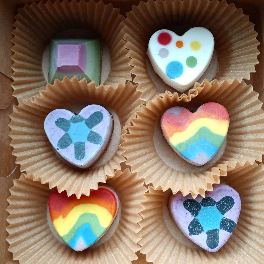 のインスタグラム：「Vegan Rainbow Treats @solar_return : my first stop within 24h in LA #artisan #love #ohana #rainboweverything #rainbow #vegan #delight #natural #healthy #plantfood #youknowyouwantit #echopark #more #eating」