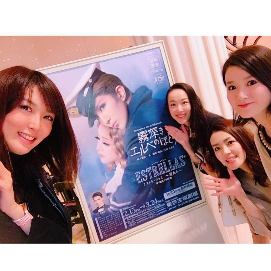 沢希理寿さんのインスタグラム写真 - (沢希理寿Instagram)「先日、星組公演 「霧深いエルベのほとり」 「ESTRELLAS」 観劇して参りました！  同期の七海ひろき氏の退団公演。  とうとう明日が千秋楽です。  カイちゃんの麗しい男役の集大成を目に焼き付けました✨✨✨ 音楽学校の時からカイちゃんはかっこよくて 男役になる為に生まれて来た人だなと思っていましたが本当に素敵な男役になられて😢 海のように爽やかで優しくそして麗しい 男役七海ひろきが大好きです❤️ 今まで心ときめく舞台を有難う😭💓💓 霧深きエルベのほとり 主題歌は愛され続けている曲で音楽学校の時から親しんできましたが こんな素晴らしいお芝居だったとは  号泣しました✨✨ さゆみさんの男泣きに胸打たれました😭  ショーはもうカイちゃんのカッコいい姿を追っかけました‼️ ポップスターだったなー😆  同期と並んで観劇できて良かったです。  あと１日半素晴らしい時間を過ごせますように☺️🍀✨✨ #星組#七海ひろき #霧深きエルベのほとり  #ひのあんじ#蓮城まこと #愛花ちさき」3月23日 15時12分 - rizu_sawaki