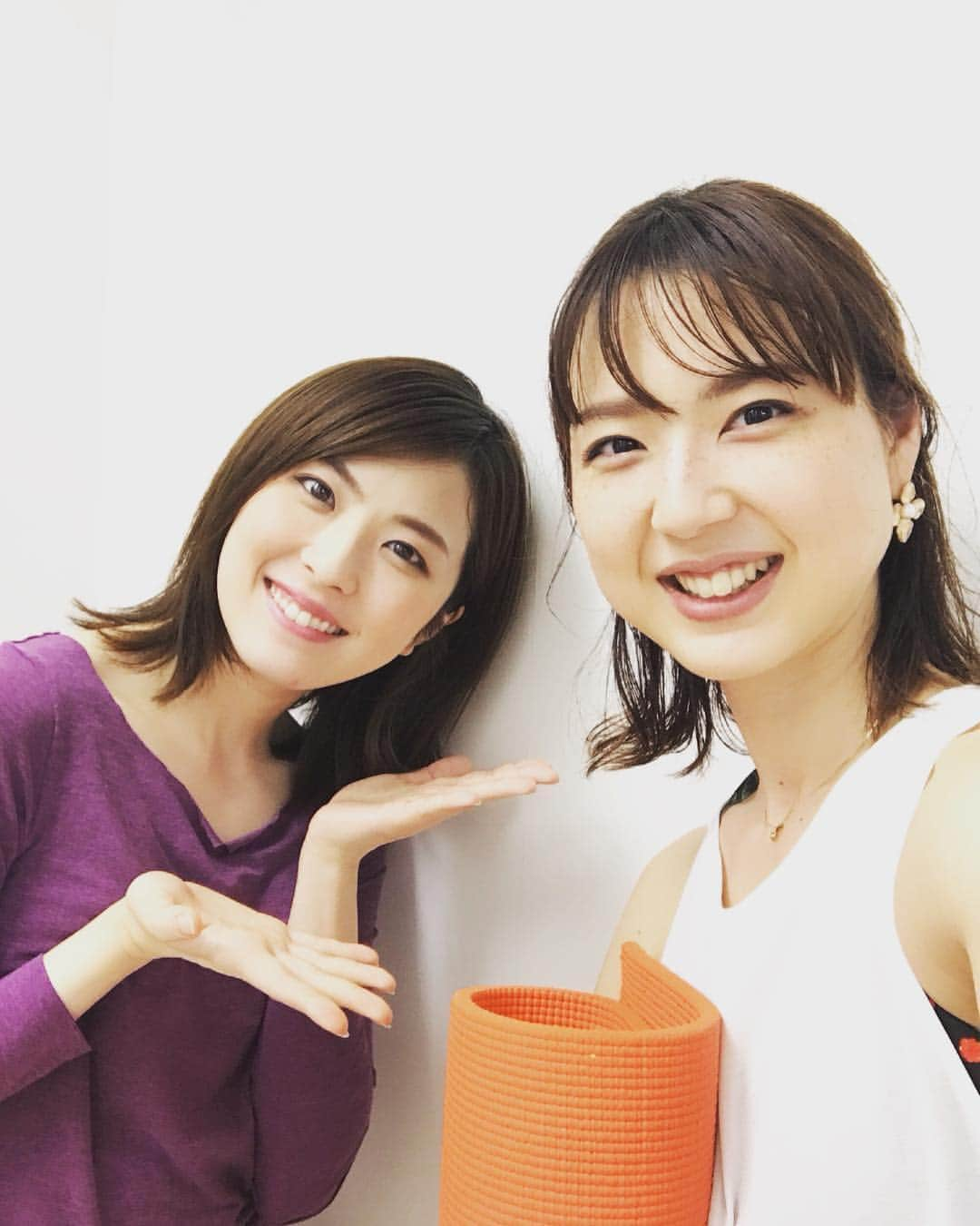 咲花莉帆さんのインスタグラム写真 - (咲花莉帆Instagram)「お花見同期会の後は、 #ラブネバーダイ  で振付通訳と、その他もたくさんたくさんお世話になった #鎌田真梨さん のヨガとコア強化のクラスへ！﻿ ﻿ ラブネバ後からちょっと不調がありずっと運動できていなかったのですが﻿ ﻿ 真梨さんに癒されながら、ずっと興味のあったヨガで﻿ ﻿ リラックスと程よい充実感！﻿ ﻿ 自分の中ではとても新しい感覚の時間でした！！﻿ ﻿ 心も体もリフレッシュしました👀﻿ ﻿ 真梨さんの、「思ったらすぐやらなきゃ！」という言葉に背中を押していただいて﻿ ﻿ そして本当にそうなんだよなぁと思う事がたくさんあるので😆💦﻿ ﻿ ﻿ こうして頂けたご縁に感謝して、﻿ ﻿ 今の自分を受け止めて、そしてまた一歩新しい自分へ挑んで行こうと思います！﻿ ﻿ また真梨さんに癒されに、そしてビシバシ鍛えてもらいに行きます💪🏻﻿ ﻿ #コア強化 #ヨガ #ラブネバ のご縁 #すごい方のクラス #癒された #翌日筋肉痛 でも良いところの筋肉痛ばっかり！」3月23日 15時30分 - sakihanariho94