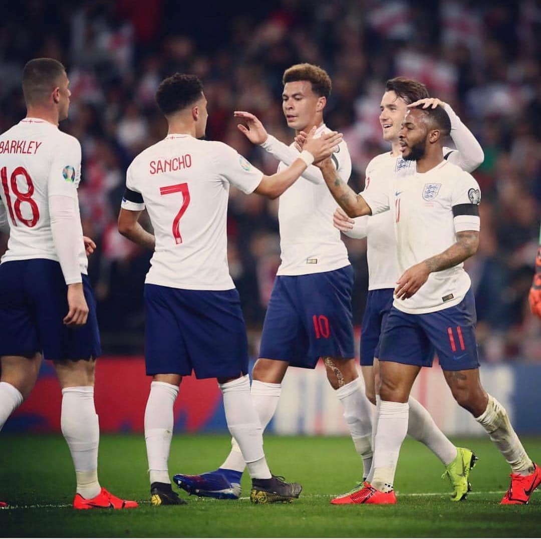 フィリップ・ネヴィルさんのインスタグラム写真 - (フィリップ・ネヴィルInstagram)「Well done @england the future is bright 🦁🦁🦁」3月23日 15時28分 - philipneville18