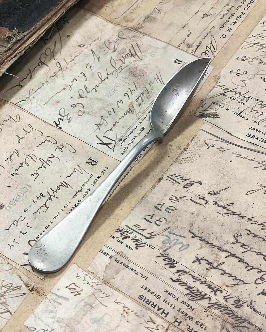 C.O. Bigelowさんのインスタグラム写真 - (C.O. BigelowInstagram)「A (1/2) 🥄 of sugar helps the medicine go down! 🎶🤒☂️ Here's a curious antique for the books (kindly gifted to us by one of our customers)!」3月24日 0時52分 - cobigelow
