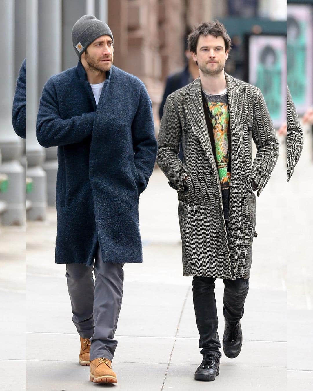 Just Jaredさんのインスタグラム写真 - (Just JaredInstagram)「@jakegyllenhaal and Tom Sturridge take a break from their off-Broadway play to hang out together in New York City. #JakeGyllenhaal #TomSturridge Photo: Backgrid」3月24日 0時55分 - justjared