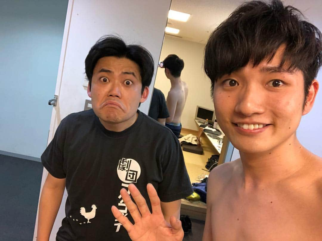 洲崎貴郁さんのインスタグラム写真 - (洲崎貴郁Instagram)「‪明日も「雨やどり」‬ ‪あるからねー！！！！‬ ‪14:00の回はまだ若干の置きチケ出来ますので来てねー！！！‬ #劇団コケコッコー #雨やどり #同い年3人(＋もも)と」3月24日 0時58分 - runnysuzaki0504