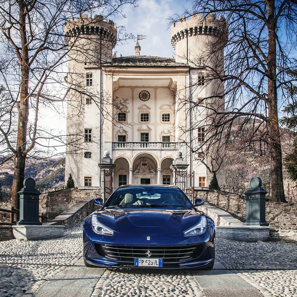 フェラーリさんのインスタグラム写真 - (フェラーリInstagram)「The #FerrariGTC4Lusso makes a grand entrance in classic, #Ferrari style. The model offers everyday exclusivity without infringing on impeccable performance. #LuxuryCars #Exclusive」3月24日 1時01分 - ferrari