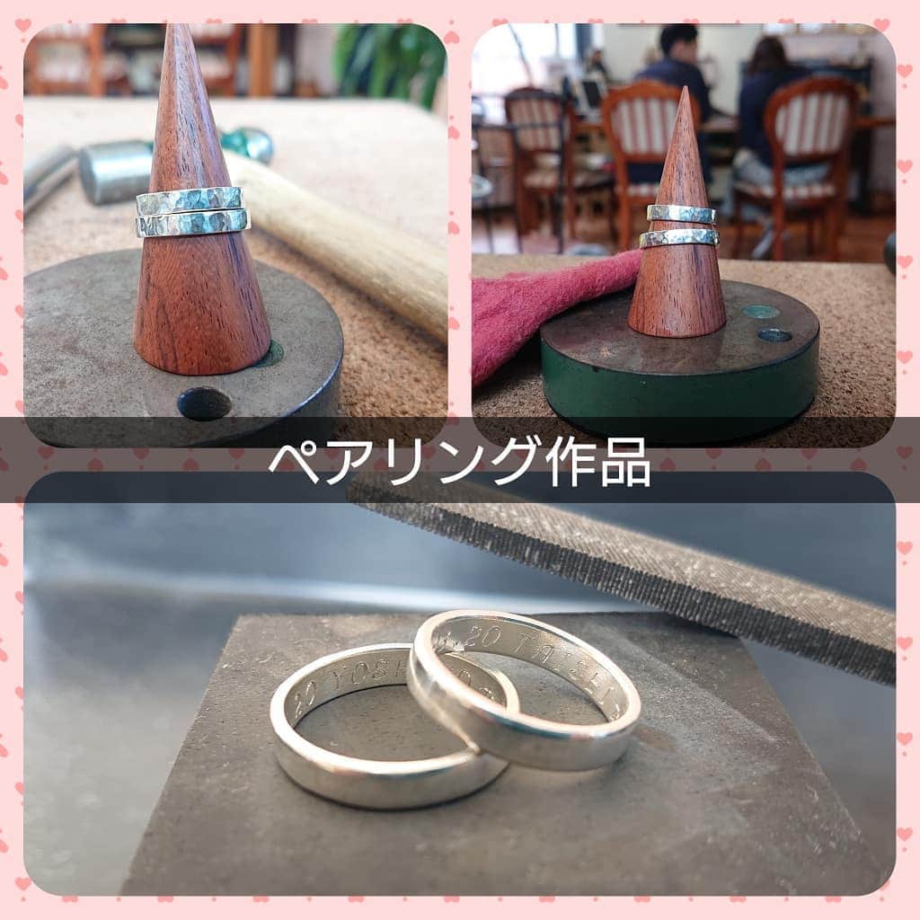 手作り指輪【ジュエリーアウラ】福岡さんのインスタグラム写真 - (手作り指輪【ジュエリーアウラ】福岡Instagram)「【シルバー体験教室】 今日は、鹿児島県、 東京都、広島県の  遠距離カップルさん三組に ご来店頂きましたよ✨  みんなペアリング💕  リングの内側に 記念日やお名前を入れて、 表面は好きな加工で仕上げます。  失敗しないように みんなドキドキですが、  それぞれに想い出と 絆リングを お持ち帰り頂きました。  ワタシも楽しくって テンション上がります(ノ゜ー゜)ノ  またいつでも 会いにきてくださいね🎵  100%手作り&オーダーメイド専門店 あなたの輝きを引き出す 【ジュエリーアウラ】  #ジュエリーアウラ #手作りシルバー体験教室 #シルバーペアリング製作体験 #福岡北九州で人気のジュエリー店 #北九州クチコミ人気 #アクティビティジャパン #手作り体験教室予約受付中 #24時間ネット予約はHPより」3月24日 1時09分 - jewelry.aura