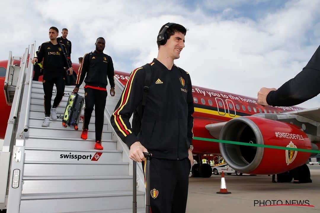ティボ・クルトゥワのインスタグラム：「Hello Cyprus 🇨🇾😁👋 #comeonbelgium🇧🇪」