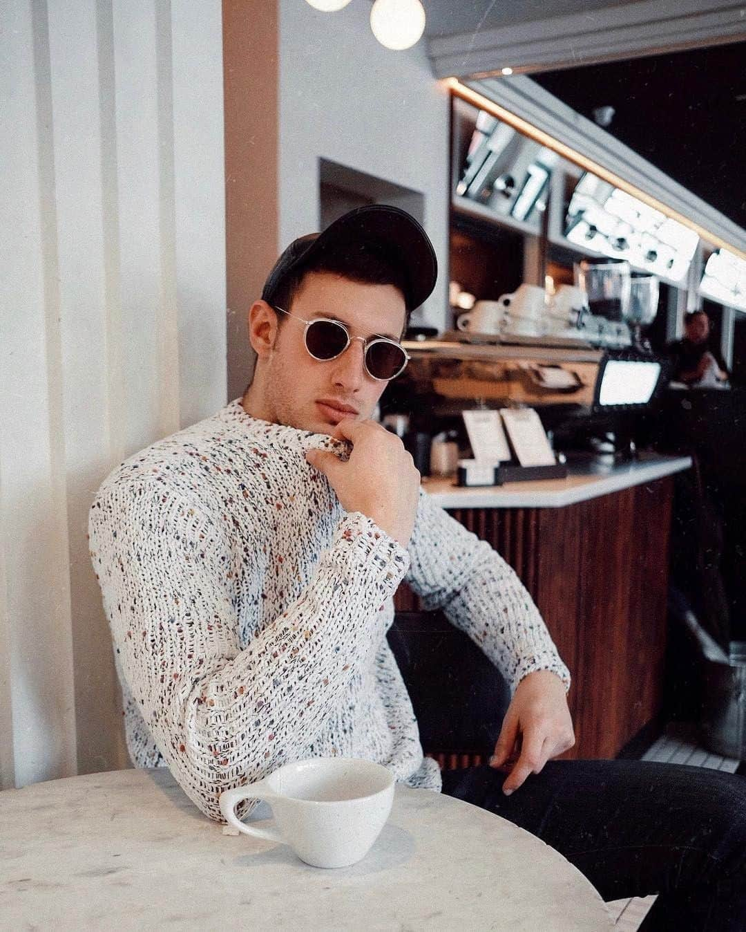 ASOSさんのインスタグラム写真 - (ASOSInstagram)「PSA: it's hot choc o'clock ☕️ 📸 @calebthill 🔎 ASOS DESIGN jumper (1325473) 🗣 Image description: Caleb sitting in a cafe wearing an ASOS DESIGN jumper」3月24日 1時34分 - asos