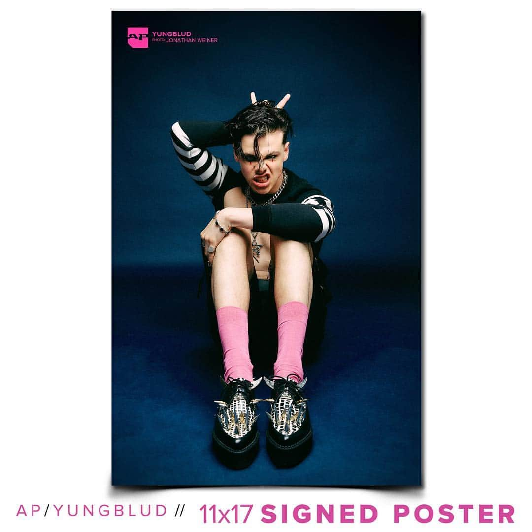 Alternative Pressさんのインスタグラム写真 - (Alternative PressInstagram)「@YUNGBLUD is taking over the world with his music and his message and appears on his first ever AP Cover! With 2 collectible covers, exclusive photo heavy bundles, and hand signed posters, these bad boys will not be in stock long 👇🏻 ALTPRESS.COM/NEWISSUE Photography: @jonathan.weiner⁣ Grooming: @patriciamoraleshair⁣ Style: @harperslate⁣ .⁣ .⁣ .⁣ #altpress #ap #alternativepress #iamap #yungblud #21stcenturyliability #dominicharrison #yungbludarmy  #doctordoctor #medication #psychotickids #fallingskies #polygrapheyes #iloveyouwillyoumarryme #blackheartsclub #loner #blackheartsclub」3月24日 1時44分 - altpress