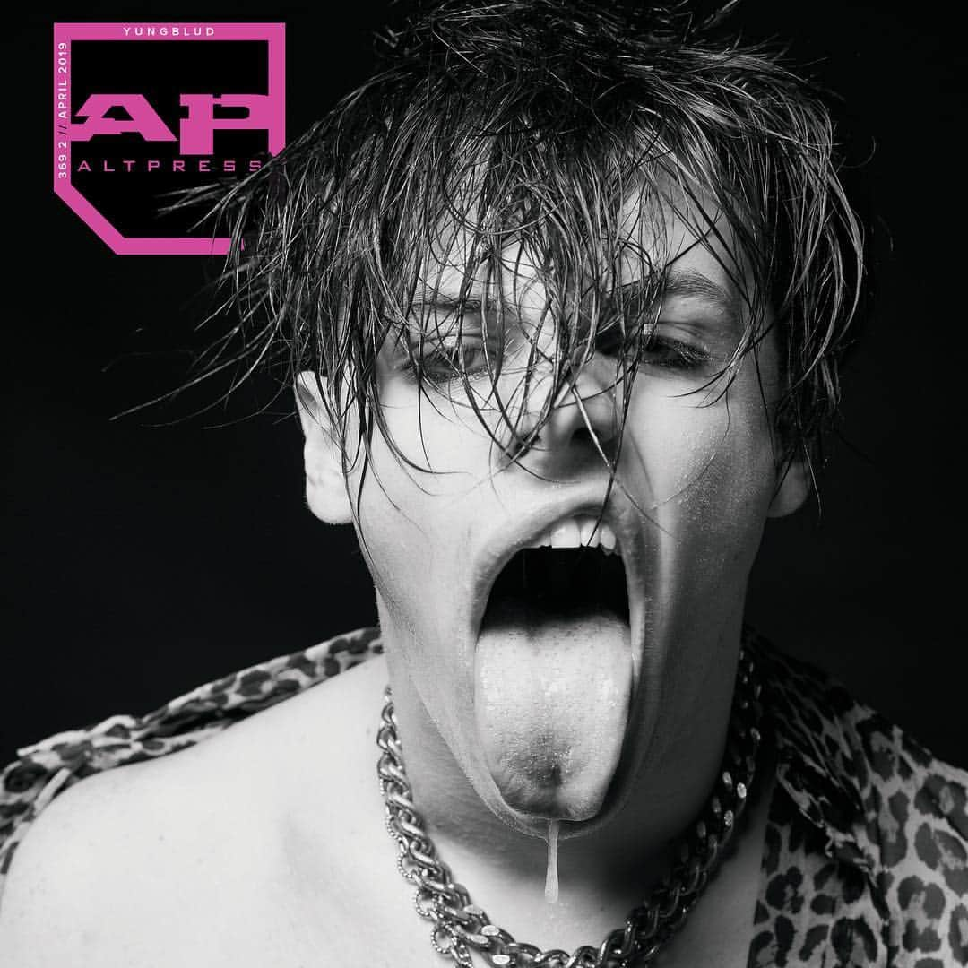 Alternative Pressさんのインスタグラム写真 - (Alternative PressInstagram)「@YUNGBLUD is taking over the world with his music and his message and appears on his first ever AP Cover! With 2 collectible covers, exclusive photo heavy bundles, and hand signed posters, these bad boys will not be in stock long 👇🏻 ALTPRESS.COM/NEWISSUE Photography: @jonathan.weiner⁣ Grooming: @patriciamoraleshair⁣ Style: @harperslate⁣ .⁣ .⁣ .⁣ #altpress #ap #alternativepress #iamap #yungblud #21stcenturyliability #dominicharrison #yungbludarmy  #doctordoctor #medication #psychotickids #fallingskies #polygrapheyes #iloveyouwillyoumarryme #blackheartsclub #loner #blackheartsclub」3月24日 1時44分 - altpress