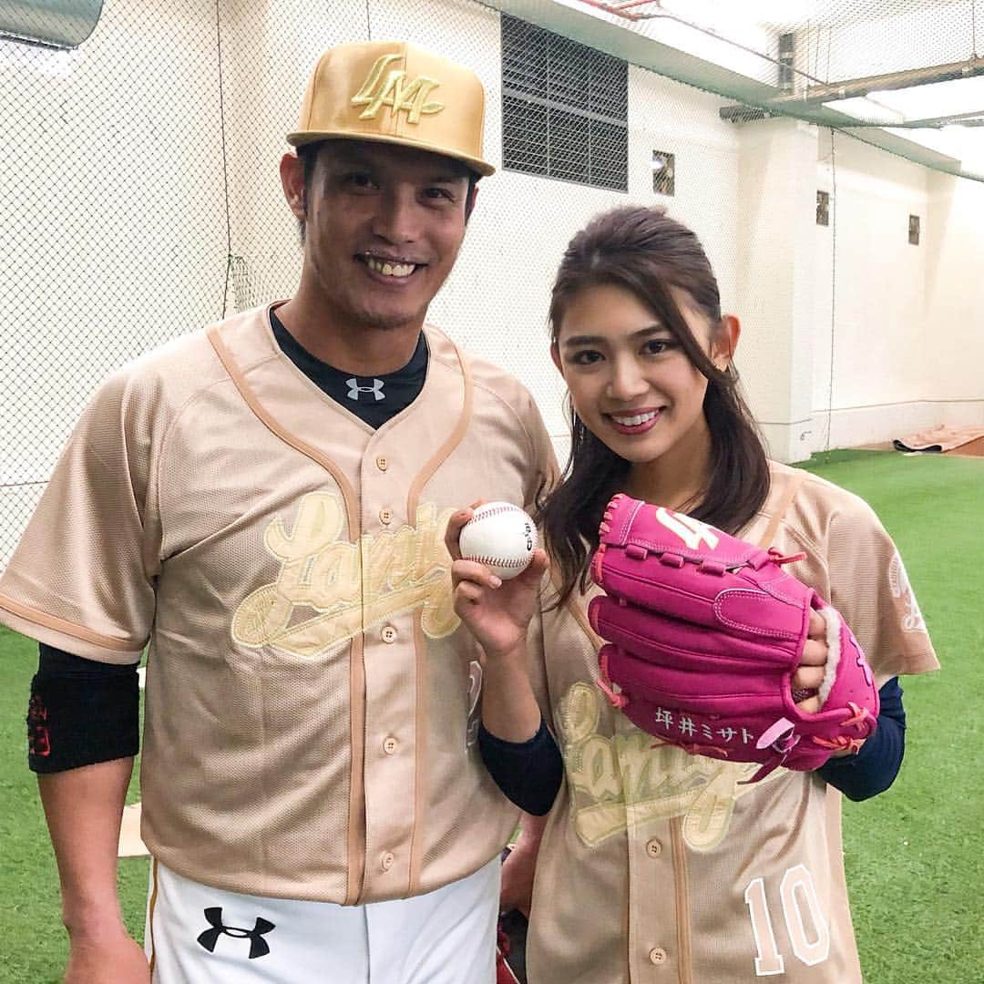 坪井ミサトさんのインスタグラム写真 - (坪井ミサトInstagram)「. . 本日は台湾プロ野球 「ラミゴモンキーズ」さんの 始球式をさせて頂きました⚾️✨ 30周年という素晴らしい機会に 呼んで頂きとても光栄です。 応援してくださった皆様 本当にありがとうございました🥰 . 始球式前のアップ、そして キャッチャーは陽岱鋼選手のお兄さん、 「陽耀勳」選手がお相手をして下さいました😌 . そして始球式は力んでワンバンになり 悔しくて倒れこんでる絵図です…泣 メンタルも鍛えないとね😢 . . #台湾 #台湾プロ野球 #taiwan #桃園 #桃園球場 #ラミゴモンキーズ #30周年 #始球式 #野球 #野球女子 #fitness #fitnessgirl #run #感謝」3月24日 1時51分 - misato1030