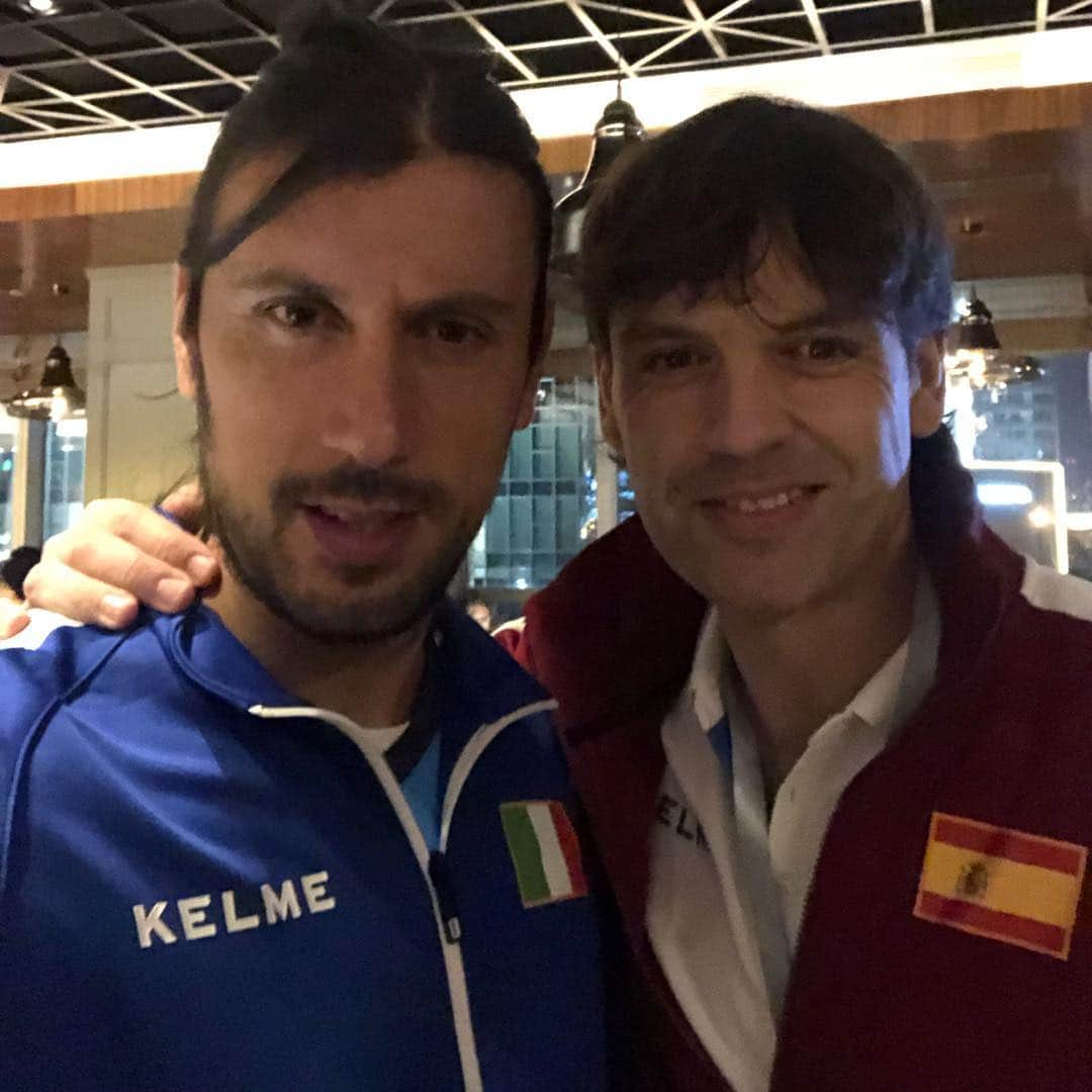 クリスティアン・ザッカルドさんのインスタグラム写真 - (クリスティアン・ザッカルドInstagram)「Con due leggende spagnole 🇪🇸 #Hierro #Morientes Auguriiiiiiiiiiiiii a #FernandoHierro che oggi ha festeggiato il suo compleanno qua a Chengdu..🎂🎉 #legendscup #Chengdu #2019 #player #coach #Spain #soccer #ex #RealMadrid」3月24日 1時52分 - cristianzaccardo