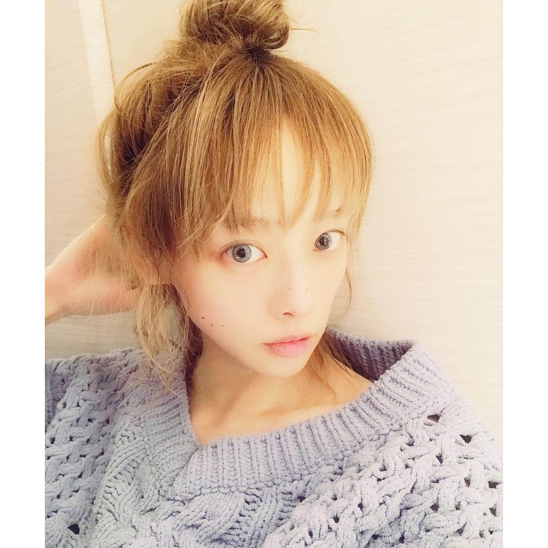 のインスタグラム：「顔にお肉をつけたいのじゃ。  #37歳 #すっぴん #美容 #美肌 #美白 #脱毛 #ピーリング #エステ #ems #starbucks #韓国 #韓国語 #新大久保 #bigolive #歌手」
