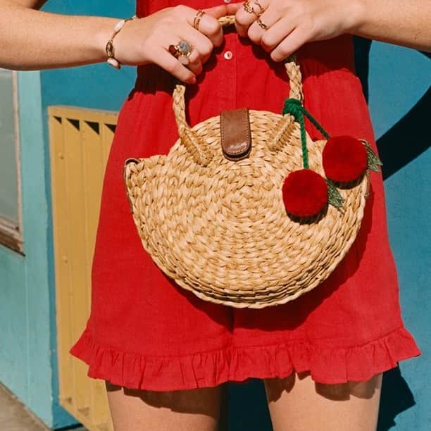 アクセサライズさんのインスタグラム写真 - (アクセサライズInstagram)「Handcrafted in straw for a summer-ready feel, our Bon Bon cross-body/handheld bag is detailed with playful cherry pom-poms for a fruity twist. Tap the link in the bio to shop now.  #Accessorize #StyleItYourWay」3月24日 2時00分 - accessorize