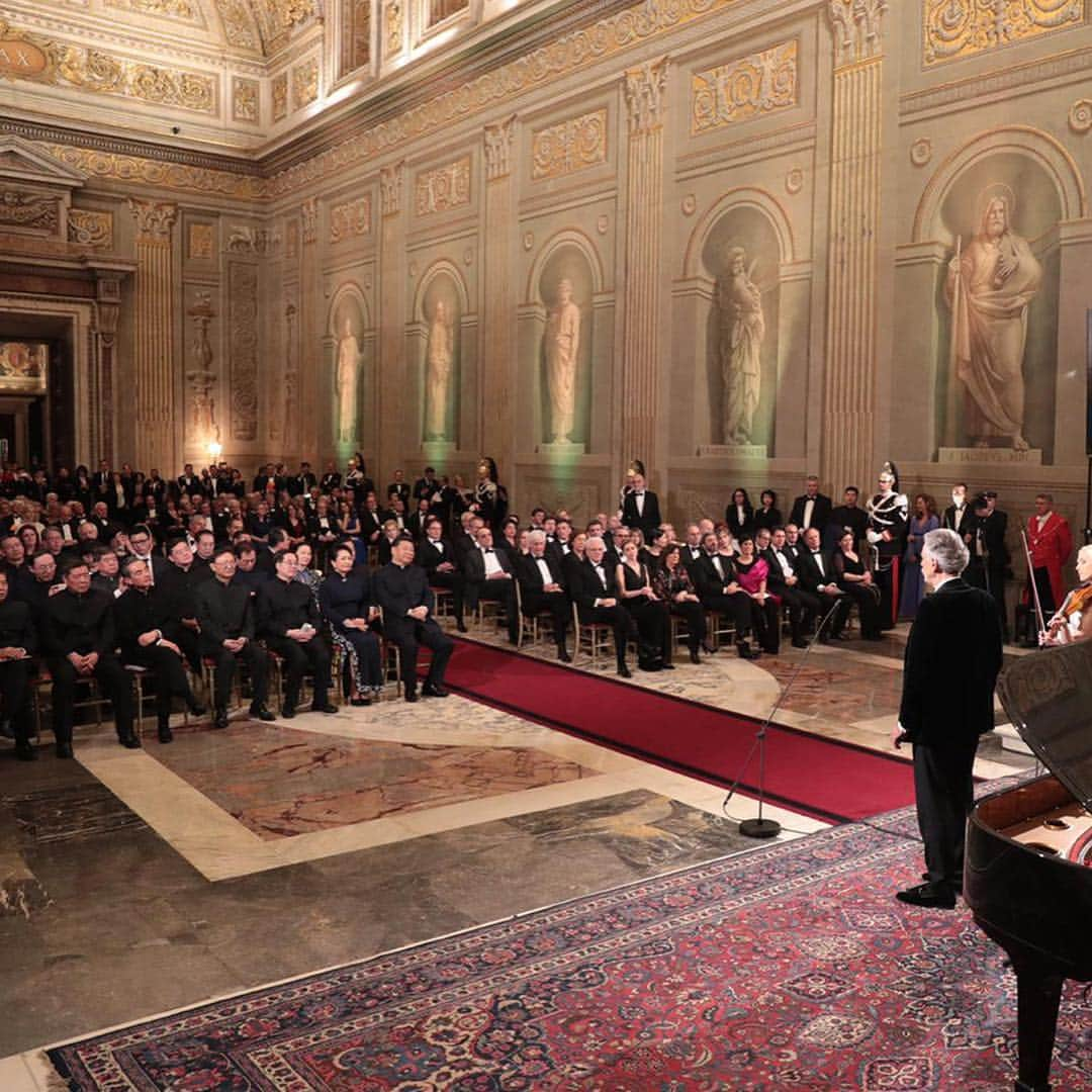 アンドレア・ボチェッリさんのインスタグラム写真 - (アンドレア・ボチェッリInstagram)「. Yesterday, Quirinale Palace in #Rome. Andrea Bocelli performing for the President of the People’s Republic of #China Xi Jinping on his institutional visit in #Italy.」3月24日 2時15分 - andreabocelliofficial