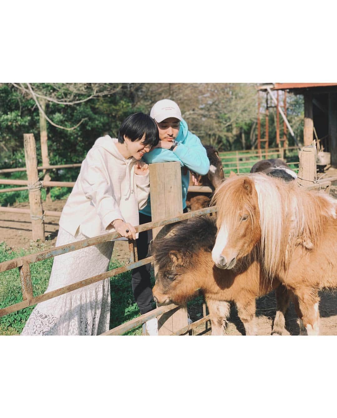高山都さんのインスタグラム写真 - (高山都Instagram)「中学3年の修学旅行以来の熊本に来ました。 明日は仲間たちとスペシャルイベントを開催します。 幸也 @yukiya.terai とうさぎ農園のあいちゃん @usagifarm_ai とトークショーあり、お土産は #幸也わっぱ飯 🍱 みんなでニコニコ楽しい春の陽気を楽しむ時間を作りましょう🌸 噂によると、即完したチケットですが、九州中からお客さんが集まってくれるそう。 ワクワクです！！ この2日間は、農園に泊まらせてもらうので賑やかな合宿感。 #うさぎ農園 #寺井幸也 #熊本 #高山都 #幸也飯 #都の旅の記録」3月23日 17時18分 - miyare38