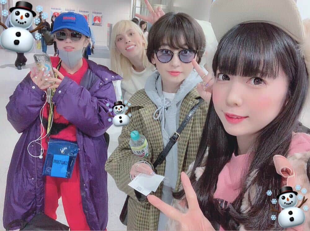 七星ぐみさんのインスタグラム写真 - (七星ぐみInstagram)「飛行機でぐみしおの2列前がchelmicoちゃんだったよ☃️✈️」3月23日 17時31分 - makeinuchan_