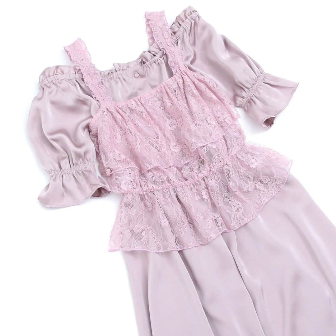 のインスタグラム：「. 【COORDINATE】 . 新作アイテム✨ . レースキャミセットサテンワンピース ￥12,000＋tax . レースキャミは取り外し可能な2wayです😘✨ . ストライプクラブは25日(月)まで送料無料キャンペーン中❣️ . . #honeysalonbyfoppish #honeysalon #ハニーサロン #ハニサロ #ハニサロウェア  #ミニバッグ #ワンピース #コーディネート #透け #minibag #lace #bag #2way #shoulderbag #spring #newin #onepiece #coordinate #girly」