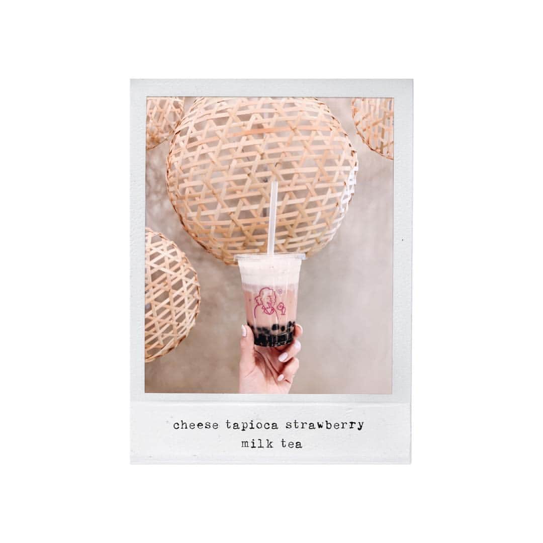 Yukicoさんのインスタグラム写真 - (YukicoInstagram)「🍓 チーズタピオカティー ストロベリーミルク🥛🍓 ほんのり甘いいちごみるくに ➕塩気➕ほんのり甘いタピオカ あまじょっぱさにタピオカ‥ 確かに 今までにはなかったかんじ𓂂𓏸 ‥‥‥‥‥‥‥‥‥‥‥‥‥‥‥‥‥‥‥‥‥‥‥‥‥‥‥‥‥‥‥‥‥‥ #deliciousfood#gatheringslikethese#foodandflatlay#flatlay#beautifulcuisines#livethelittlethings#loves_vscolifestyle#momentsofmine#inspiredbypetals#tv_stilllife#still_life_gallery#thatsdarling#nothingsordinary#kyotocafe#kyotosweets#いちごスイーツ#ショートケーキ#タピオカ#タピオカドリンク#ストロベリースイーツ#コエドーナツ#京都グルメ#京都カフェ#京都スイーツ#ドーナツ#ドーナツ部#コエドーナツ#竹かご#隈研吾#隈研吾デザイン#おは朝」3月23日 17時36分 - yukicolifecom