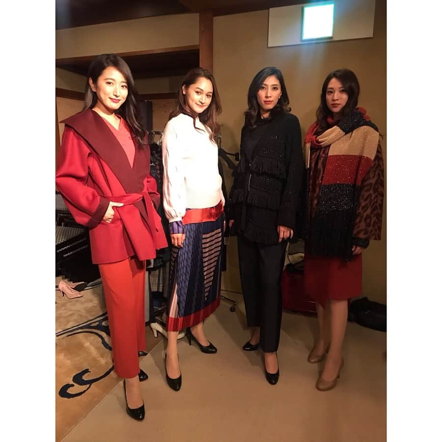 葛巻佳那さんのインスタグラム写真 - (葛巻佳那Instagram)「先日のショーメンバー👠 2日間、楽しい時間でした！！ また半年後も呼んで頂けるように頑張ります！！ ⁑ 終わった後はみんなで打ち上げ🍻 大好きな人達と飲めるって幸せ😚💗 #パリブティック #show #2019aw #collection  #お疲れ様でした」3月23日 17時37分 - kana.kuzumaki