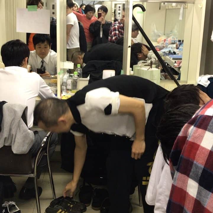 馬渕英里何のインスタグラム：「本番15分前の演出家。。マゾの宅急便やってくれたよ。良いひと。」