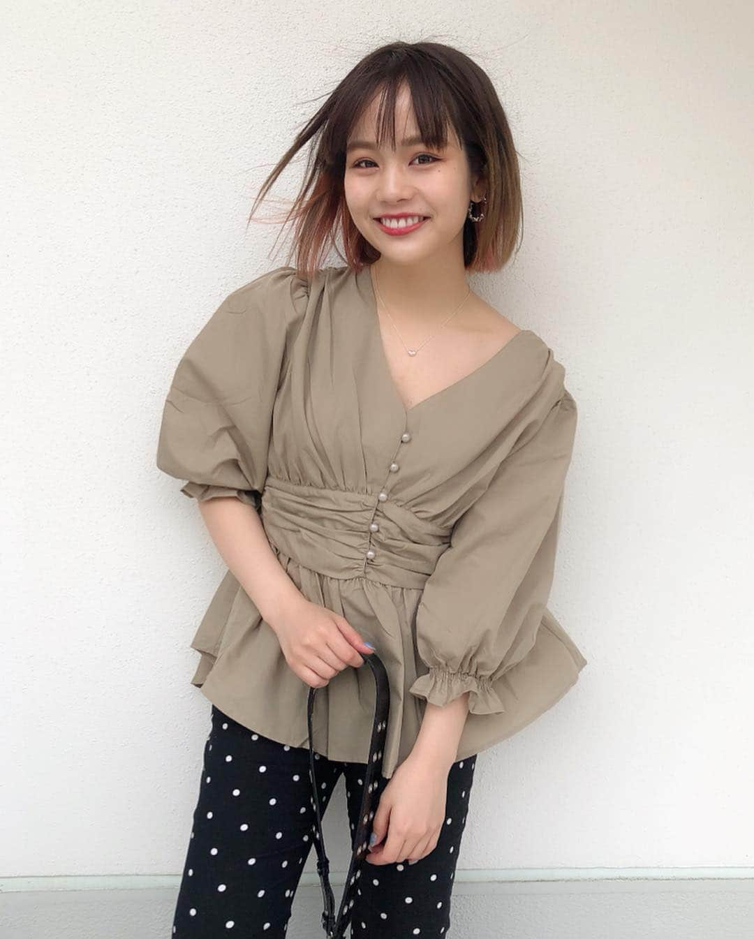 安中芙美さんのインスタグラム写真 - (安中芙美Instagram)「#fumitwinsworldootd ㅤㅤㅤㅤㅤㅤㅤㅤㅤㅤㅤㅤㅤ 寒いけど春服着たい🌷 風強すぎて、昔のアイドルみたいな写真撮れた📸笑。 ㅤㅤㅤㅤㅤㅤㅤㅤㅤㅤㅤㅤㅤ topsは @fifth_store のものだよ❤︎❤︎ pantsは @jumelle0603 ☺︎ ㅤㅤㅤㅤㅤㅤㅤㅤㅤㅤㅤㅤㅤ #fifth #fifthtl #フィフス #ウエストマークチュニック #低身長コーデ」3月23日 17時47分 - fumitwinsworld