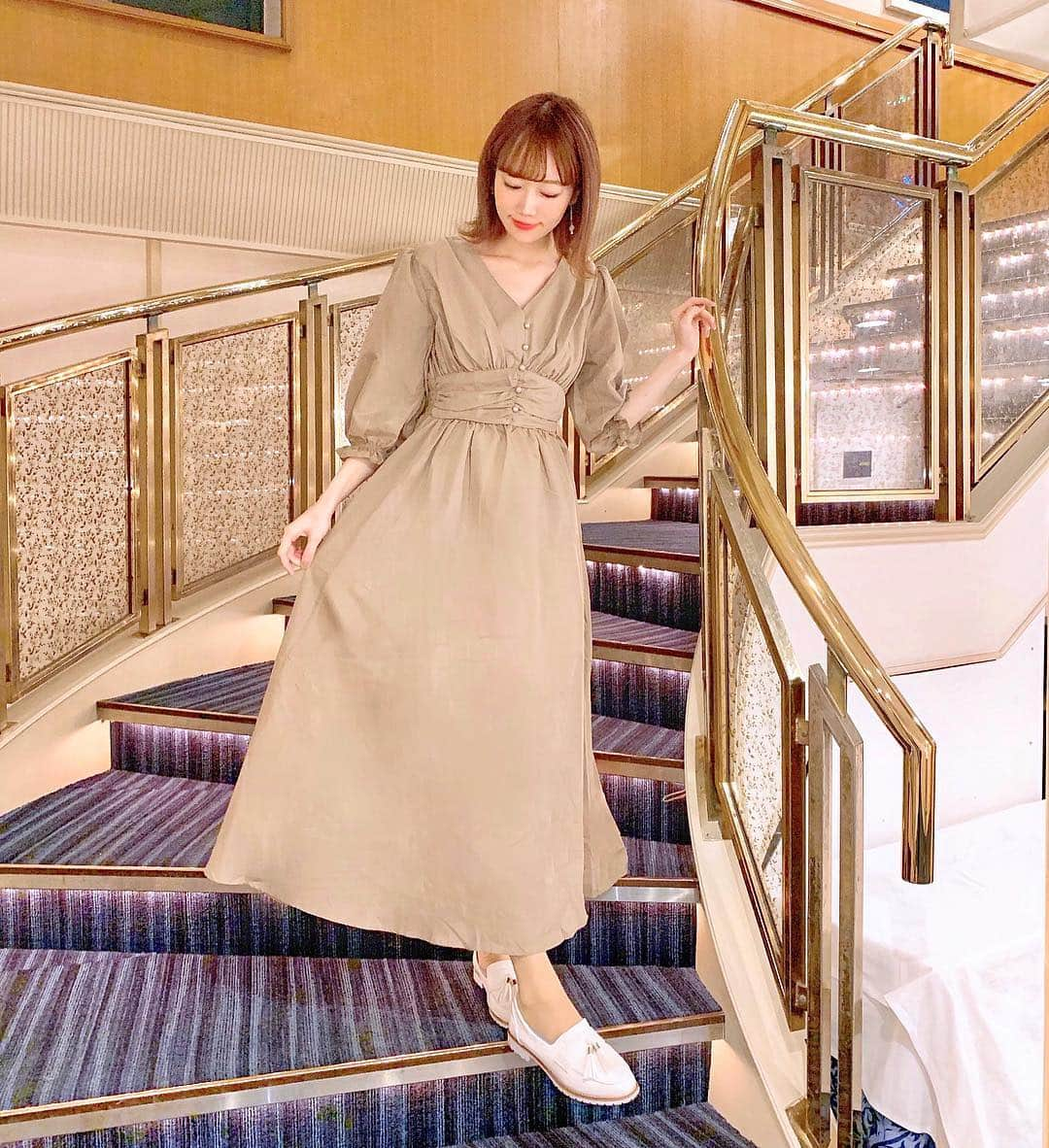 佐藤瀬奈さんのインスタグラム写真 - (佐藤瀬奈Instagram)「ずっと気になっていた @fifth_store のワンピース💓 ウエストのギャザーが可愛くて一目ぼれしたの☺️🎀⠀ ⠀ 166cmの私でもMサイズでこの丈感♡ いつもつんつるてんになりがちだからピッタリで嬉しい😍 (ちなみに今なら40％OFFクーポンが出てるよ✨) ⠀ さて雨もやんだのでこれからお出かけしてきます♡ 皆さま素敵な土曜日を〜🥰 ・ ・ ・ #fifth #fifthtl #フィフス #コーデ #ワンピースコーデ #ウエストギャザーロングワンピース  #コンチェルト #神戸#クルーズ  #orientaltraffic  #chanel#chanelbag」3月23日 17時50分 - senapuu