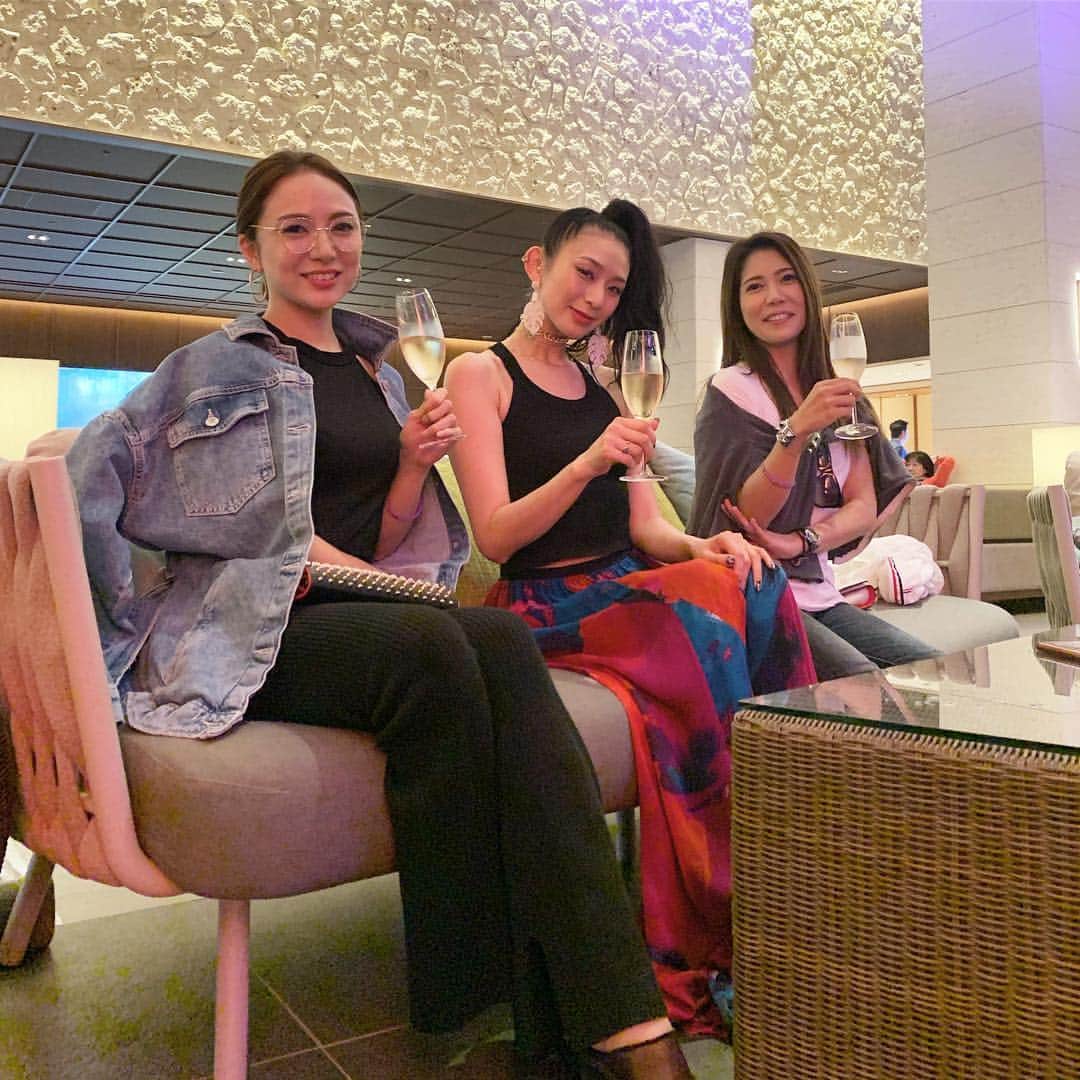 DJ JUICYさんのインスタグラム写真 - (DJ JUICYInstagram)「久しぶりに会えて良かった🤗💕 つかの間のひと時、、、 楽しかったのに記憶ないって寂しい😭💦 シャンパンごちそうさまでした🥂👯‍♀️🙏💕✨ #friend#girl#party#hotel#resort#luxury#hyattregencyseragaki#okinawa#champagne」3月23日 17時51分 - dj_juicy0912