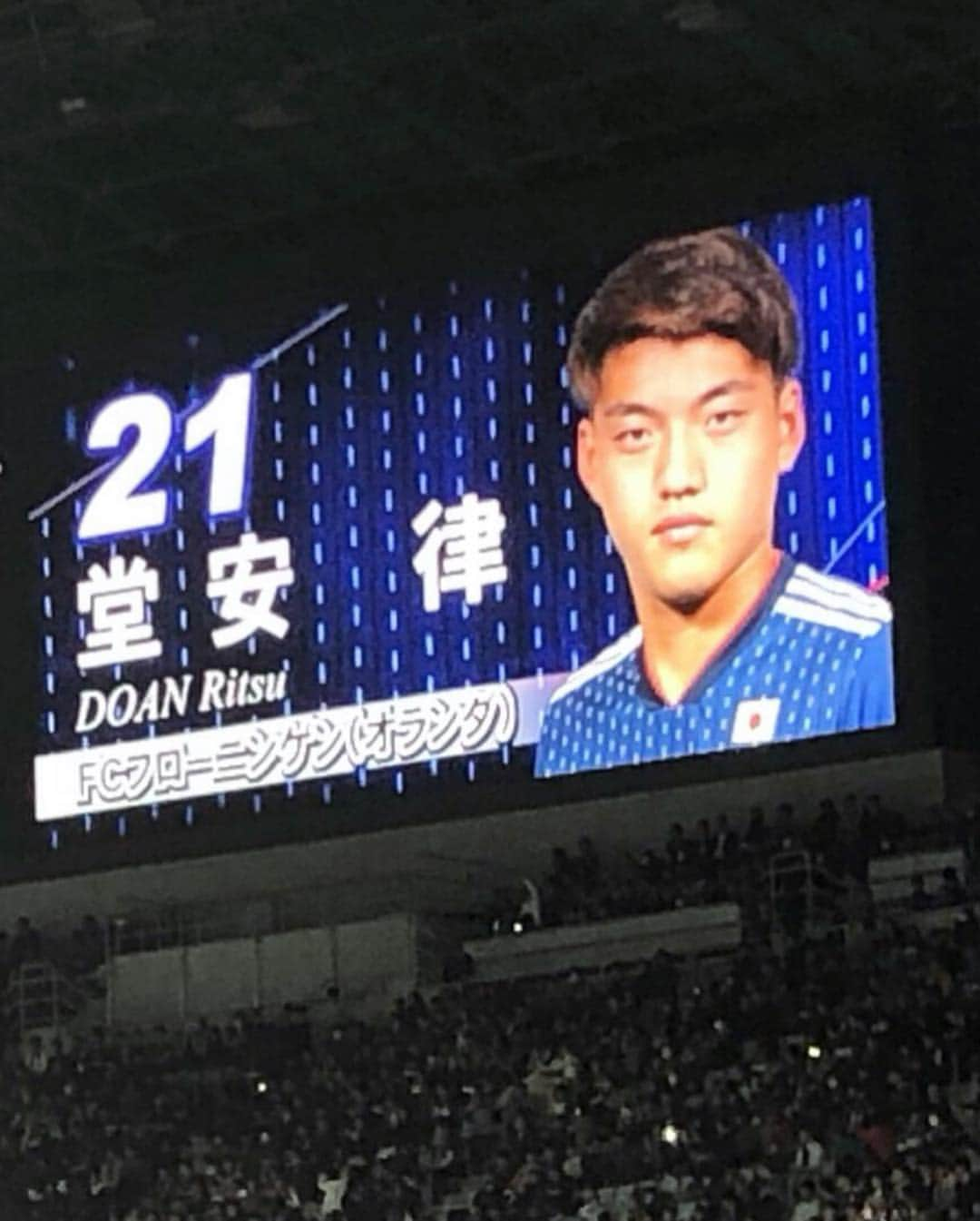 斉藤ひかりさんのインスタグラム写真 - (斉藤ひかりInstagram)「コロンビア戦⚽️🏃🏼‍♂️✨ アルビ歴がとても長かった鈴木武蔵選手がスタメン出場だったのが何よりも嬉しかったです！  結果は惜しくも0-1でしたが久しぶりのスタジアムはすごく楽しかったです！  さゆりさんいつもありがとうございます💕☺️ #サッカー #日本代表 #コロンビア戦」3月23日 17時55分 - hikarisaito1027