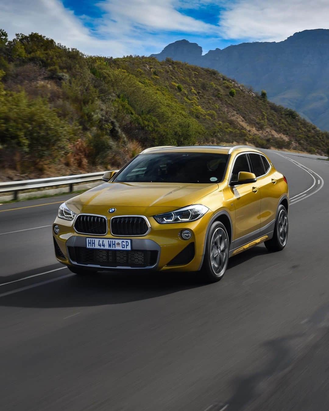のインスタグラム：「Outshines the road. The BMW X2. #BMW #X2」