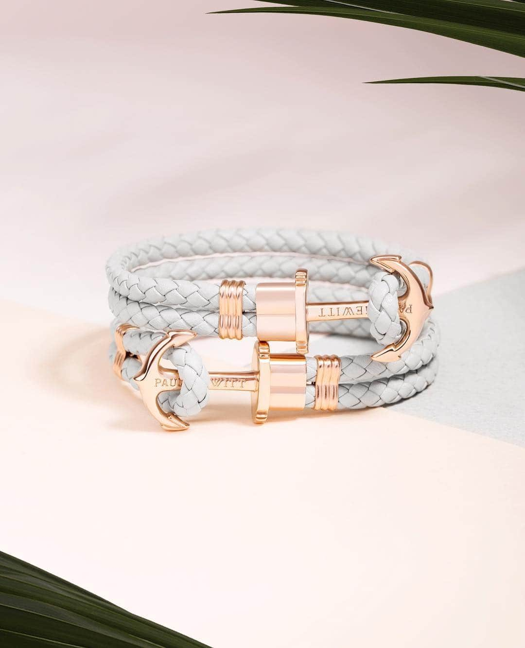 PAUL HEWITTさんのインスタグラム写真 - (PAUL HEWITTInstagram)「Accessories make everything better! 💫 Our PHREP representing pure elegance on your wrist. ⚓☀️ #getAnchored #paulhewitt #phrep __ #womenstyle #womensaccessories #summerlook #summercolors #anchorbracelet #rosegold #details #summervibes #accessories #bracelet #armcandy」3月23日 18時00分 - paul_hewitt